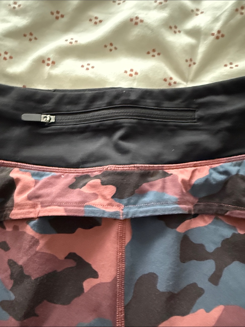 Lululemon shorts. Size 6, 2.5 in inner seam. - Picture 3 of 5